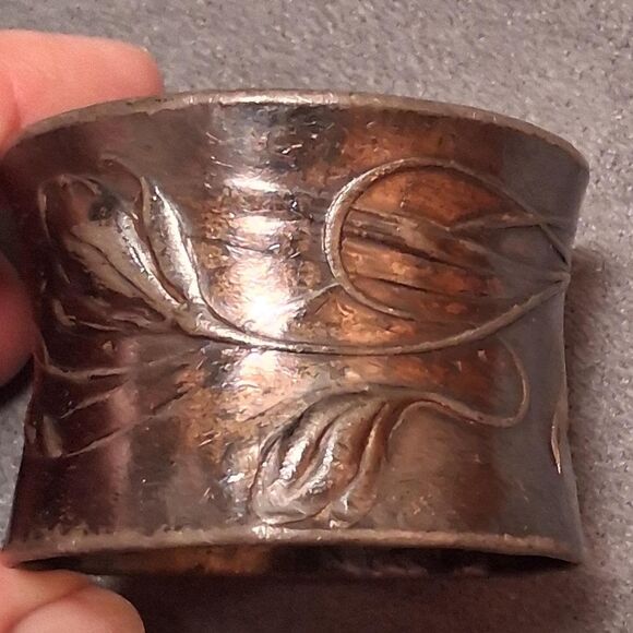 Art Nouveau Napkin Ring Raised Flowers Silverplate - Picture 3 of 4
